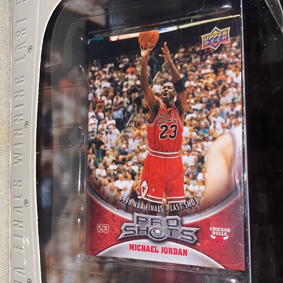 MICHAEL JORDAN BOBBLE/FIGURE. 1998 NBA FINALS GAME WINNING LAST SHOT!! - Picture 3 of 5